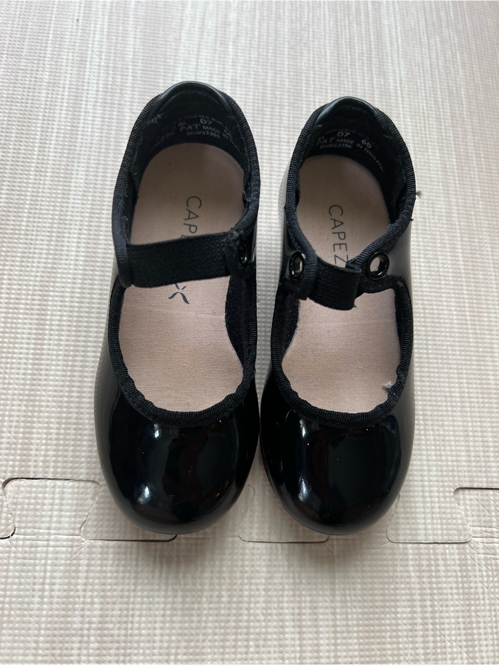 Capezio Black Patent Tap hoes Girls Toddler Size 6.5